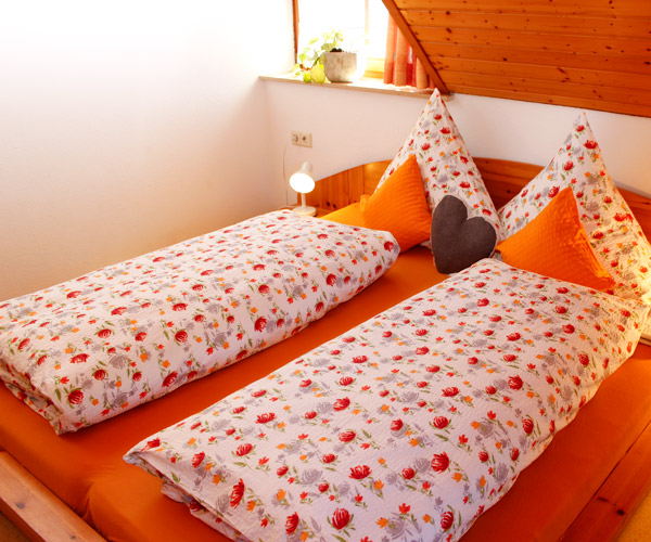 Ferienwohnung Flieder - Schlafzimmer mit Doppelbett