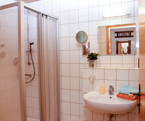 Ferienwohnung Lavendel - Badezimmer mit Dusche & WC