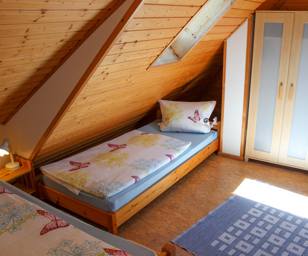 Ferienwohnung Lavendel - Dachzimmer mit drei Einzelbetten